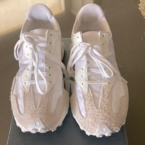 Women’s New Balance 327 Sneakers - color White Moonbeam size 7.5.